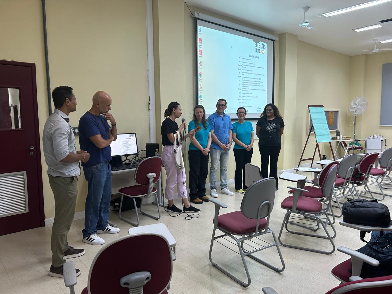 Equipe em capacitação na área de manejo e bem-estar animal 