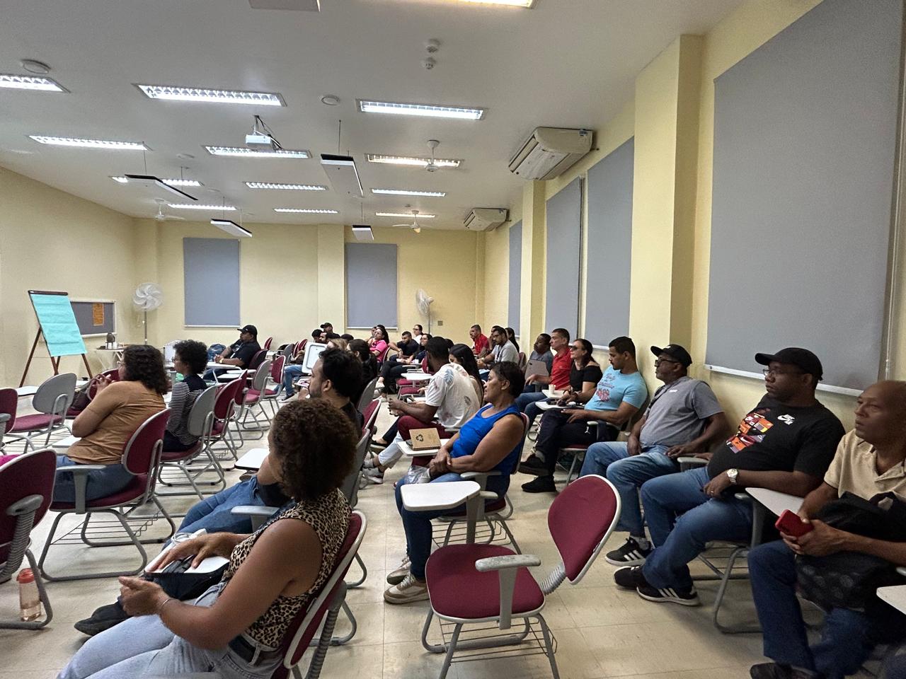 Equipe em capacitação na área de manejo e bem-estar animal 