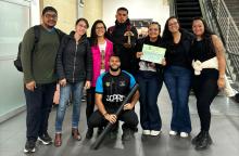 Técnicos da Primatologia do ICTB posam com o prêmio de melhor trabalho  do 47º Congresso da AZAB na categoria 'Nutrição Animal'