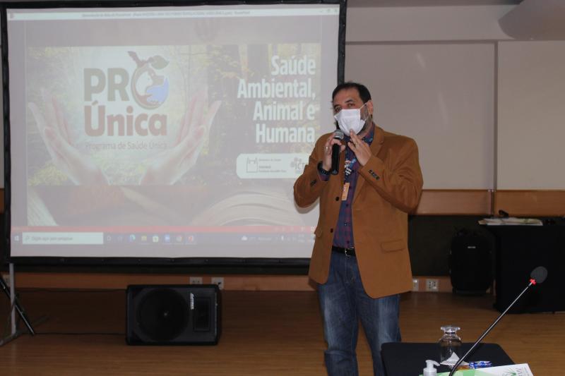 Paulo Abílio compartilhou as experiências da implementação do ProÚnica nos campi Fiocruz (Manguinhos e Maré) durante o Fórum Transversal de Saúde Única